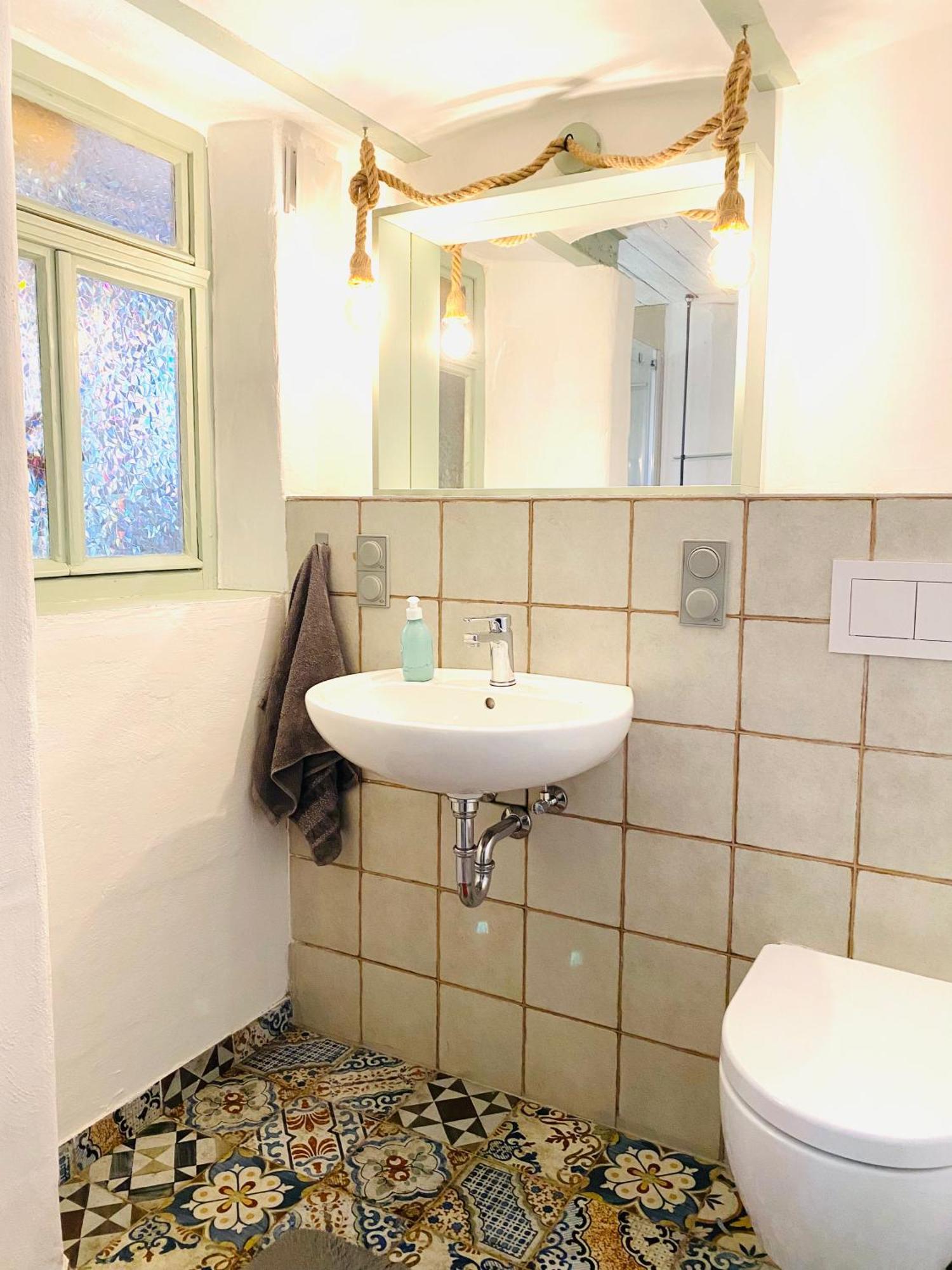 Ganze Wohnung - Erdgeschoss - Sehr Ruhig - Hundefreundlich - Regendusche - Bodenheizung - Kueche - Easy Check-In Mit Schluesselbox Nehren  Bagian luar foto